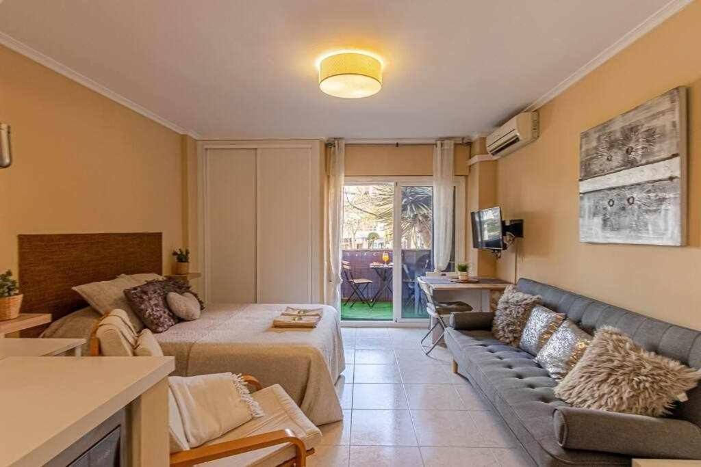 797 Holiday Rentals - Equipado Estudio Cerca Del Parque La Paloma ベナルマデナ エクステリア 写真