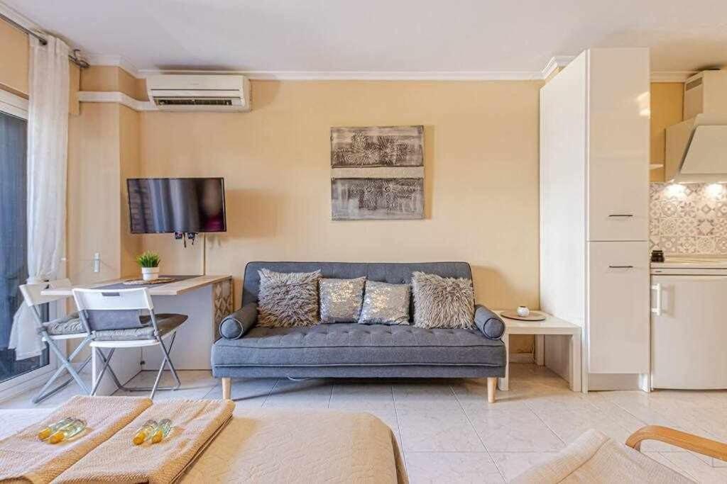 797 Holiday Rentals - Equipado Estudio Cerca Del Parque La Paloma ベナルマデナ エクステリア 写真