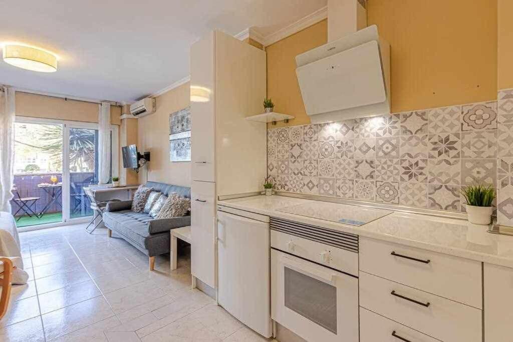 797 Holiday Rentals - Equipado Estudio Cerca Del Parque La Paloma ベナルマデナ エクステリア 写真