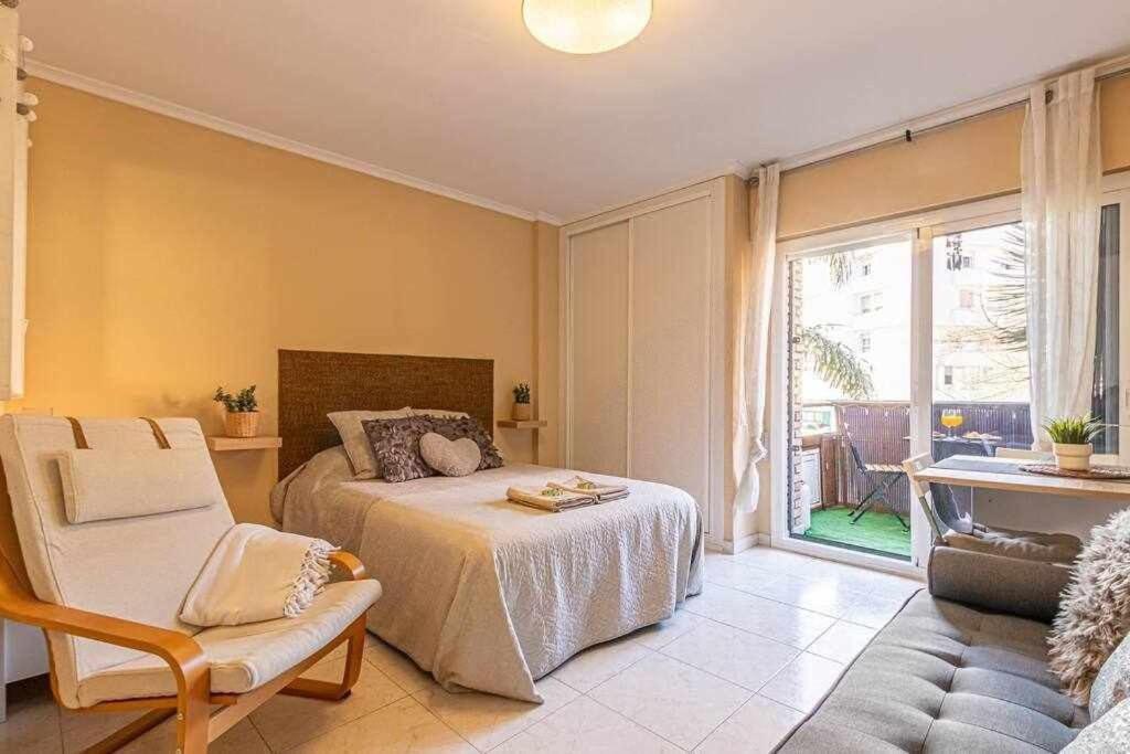 797 Holiday Rentals - Equipado Estudio Cerca Del Parque La Paloma ベナルマデナ エクステリア 写真