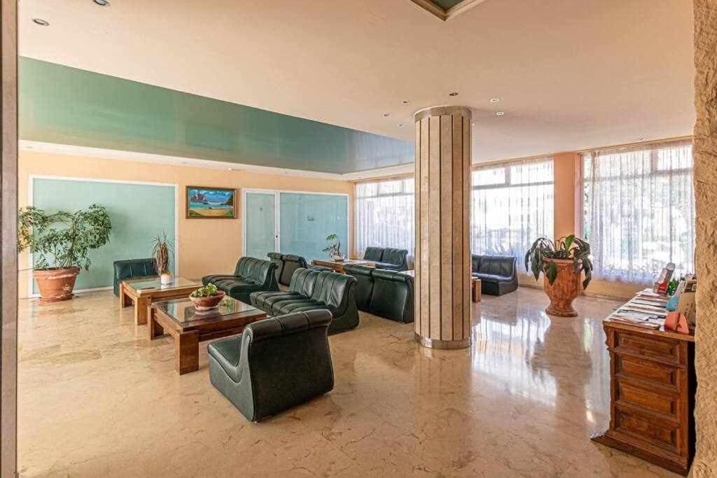 797 Holiday Rentals - Equipado Estudio Cerca Del Parque La Paloma ベナルマデナ エクステリア 写真