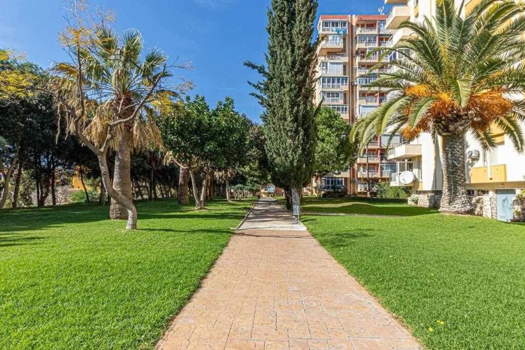 797 Holiday Rentals - Equipado Estudio Cerca Del Parque La Paloma ベナルマデナ エクステリア 写真