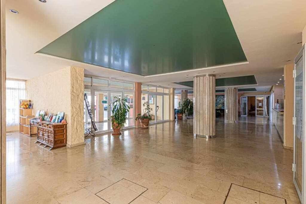 797 Holiday Rentals - Equipado Estudio Cerca Del Parque La Paloma ベナルマデナ エクステリア 写真