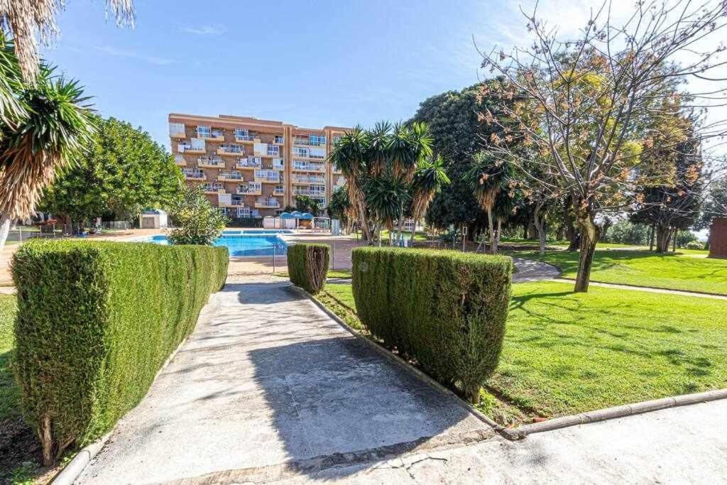 797 Holiday Rentals - Equipado Estudio Cerca Del Parque La Paloma ベナルマデナ エクステリア 写真