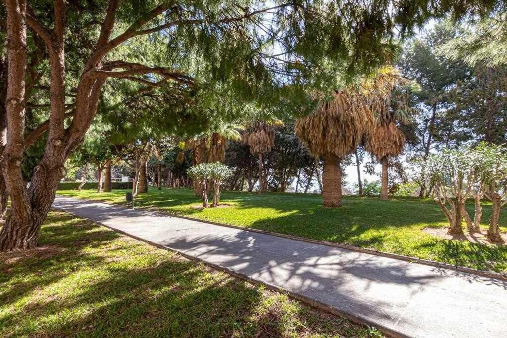 797 Holiday Rentals - Equipado Estudio Cerca Del Parque La Paloma ベナルマデナ エクステリア 写真