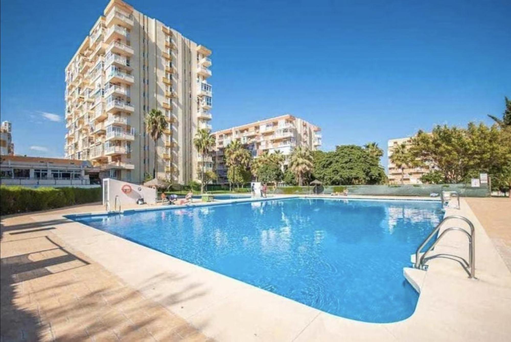 797 Holiday Rentals - Equipado Estudio Cerca Del Parque La Paloma ベナルマデナ エクステリア 写真